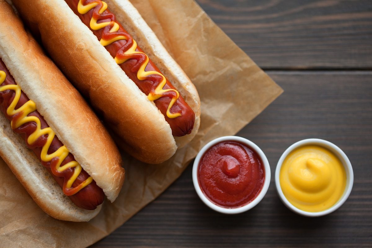 Hot dog: qual è la vera storia dello street food più famoso al mondo e cosa c'entrano i cani