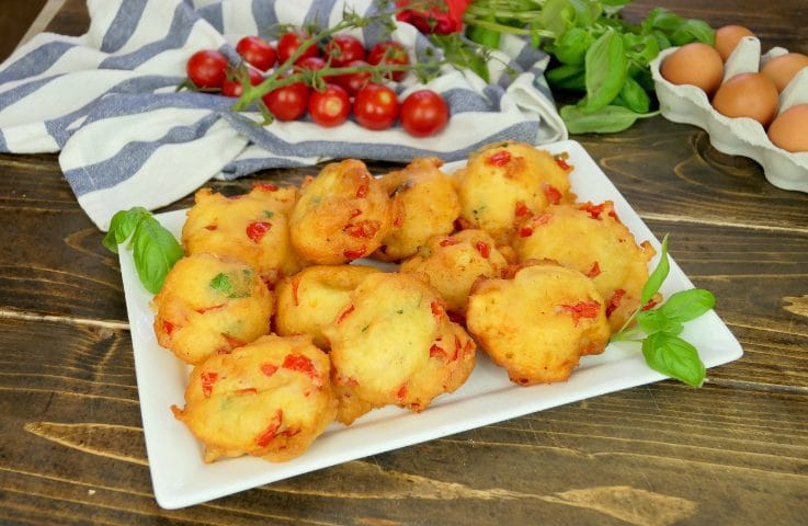 Frittelle al pomodoro: la ricetta dell'antipasto facile e veloce