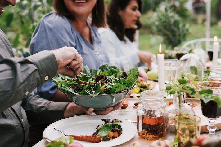 La dieta vegana riduce le emissioni nocive: lo studio di Oxford