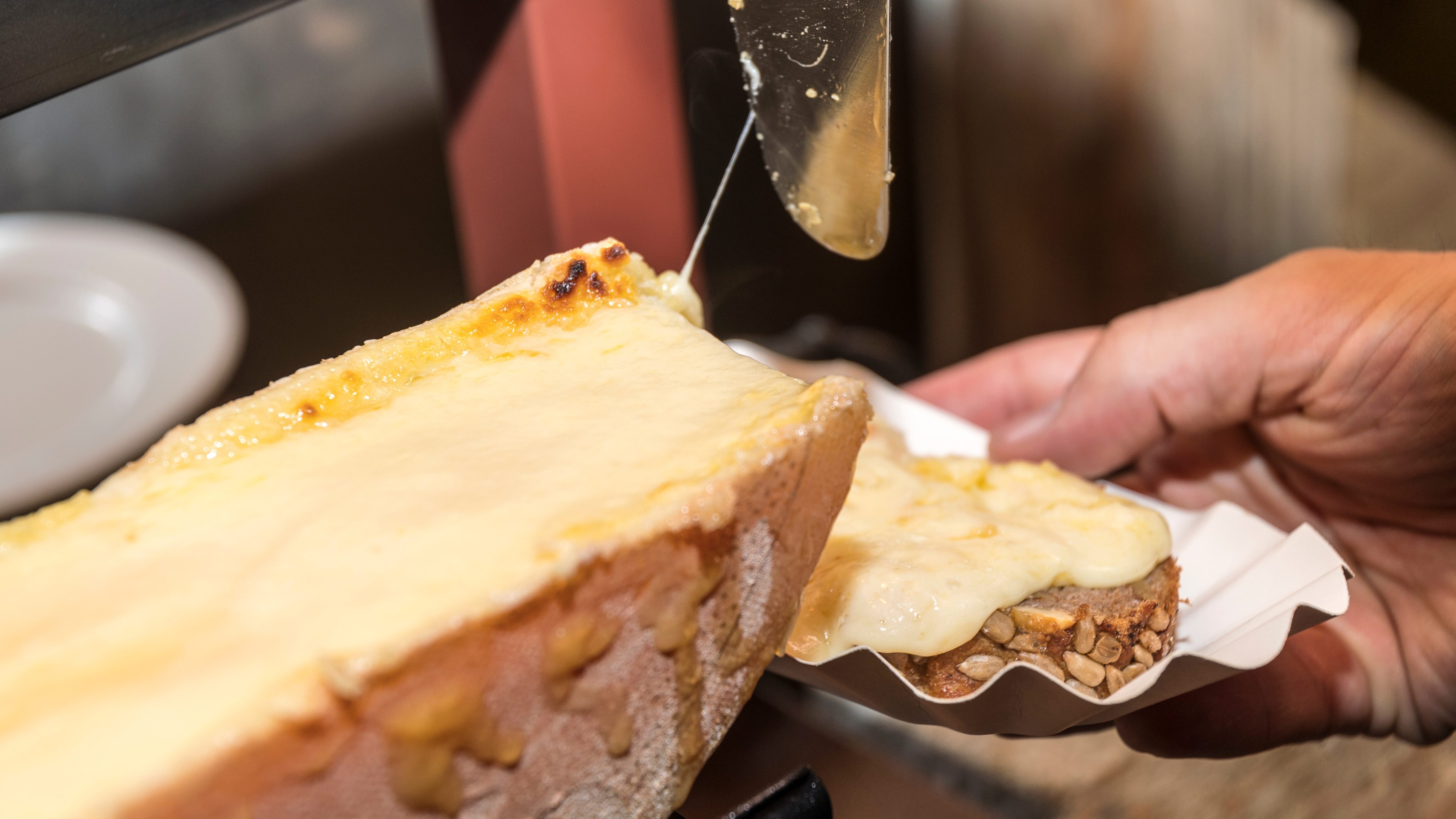 Raclette del Vallese DOP: cos'è e come si fa il formaggio svizzero
