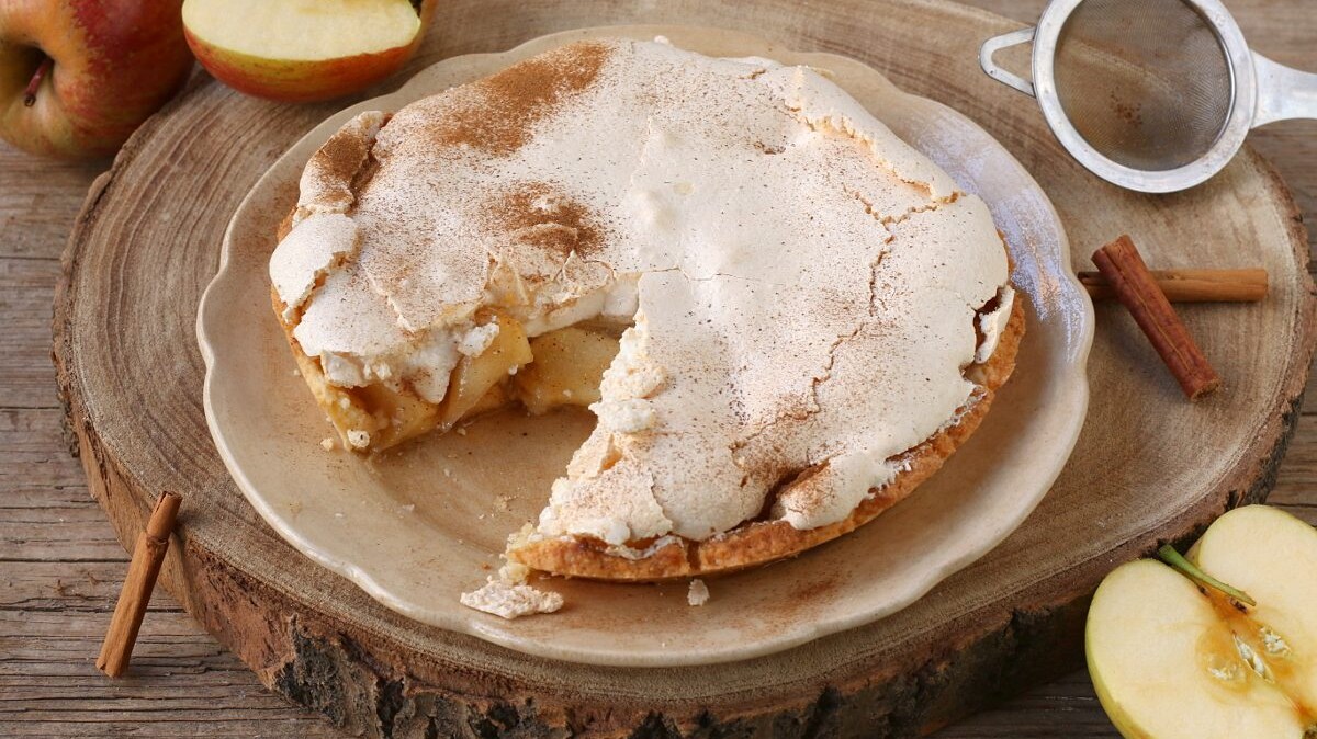 Torta di mele con meringa