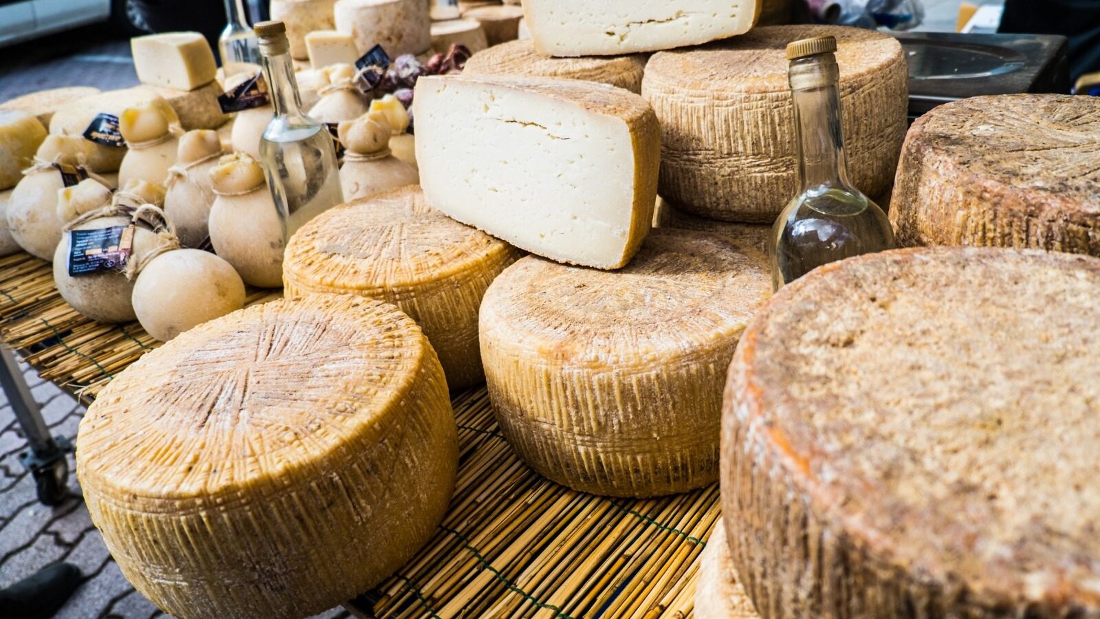 casu-frazigu-formaggio-vermi