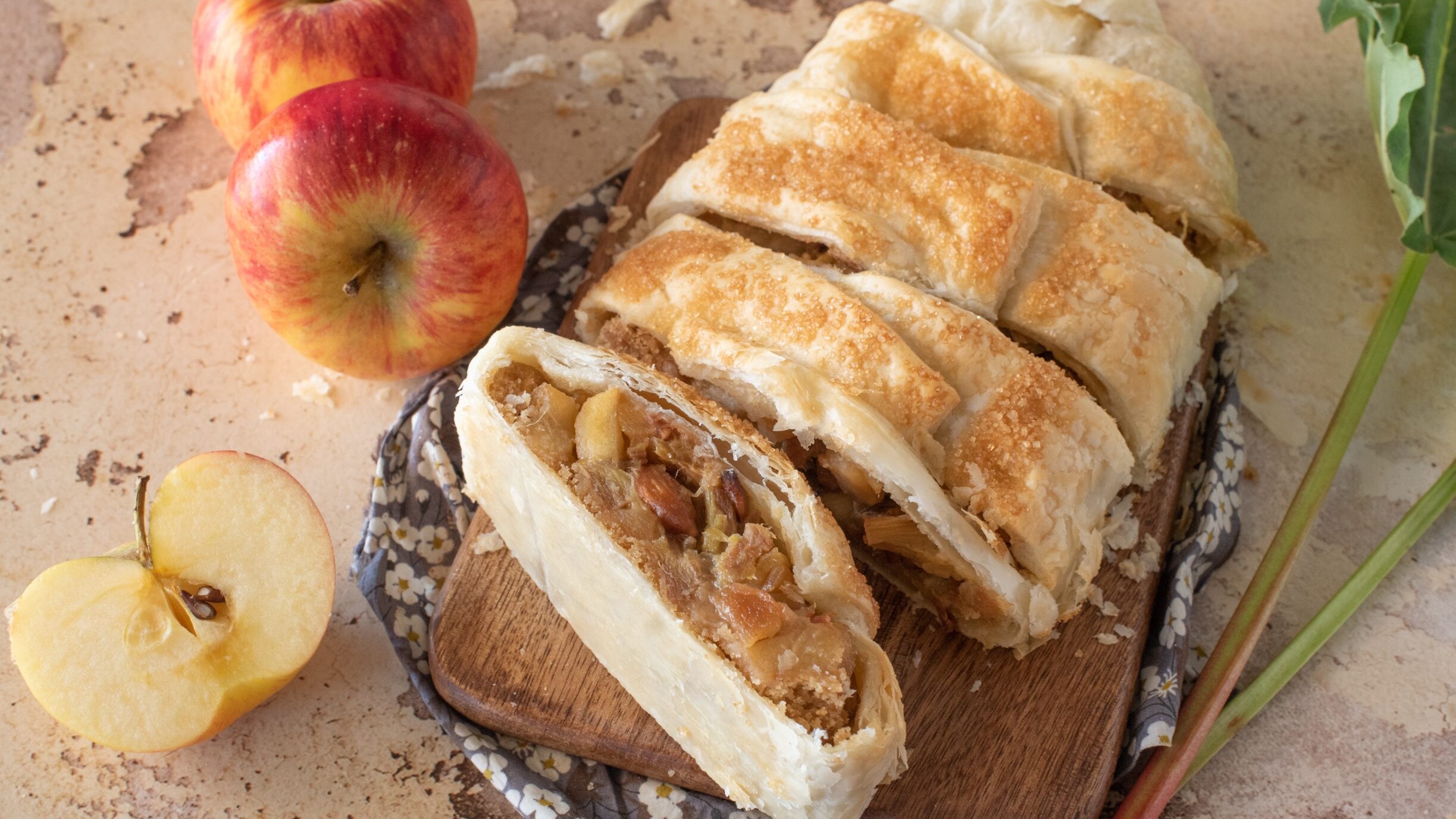 strudel mele e rabarbaro