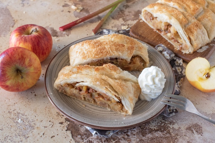 strudel mele e rabarbaro