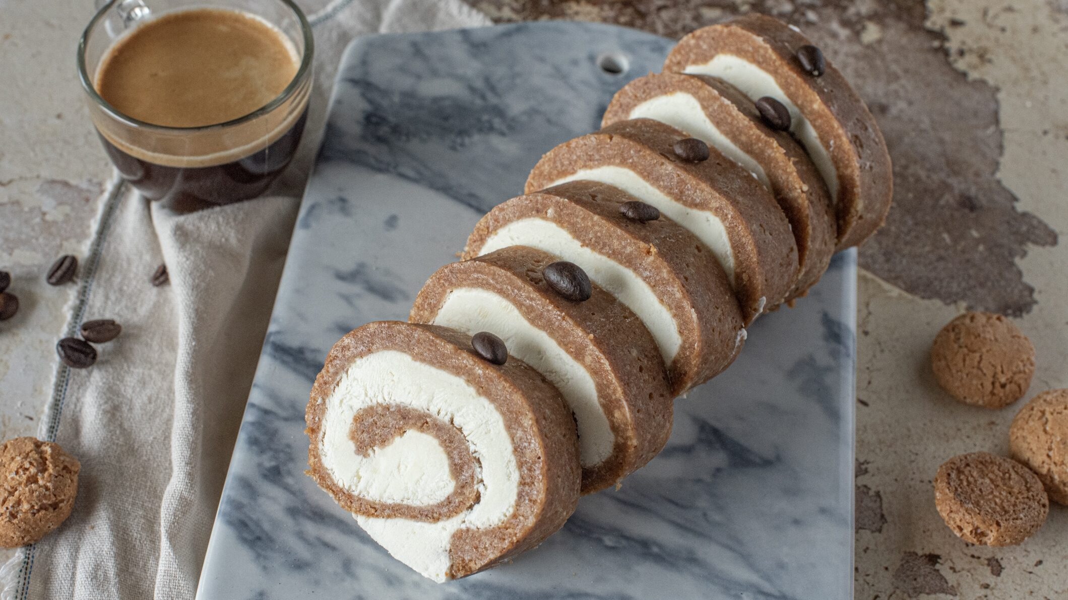 Rotolo caffè e amaretti