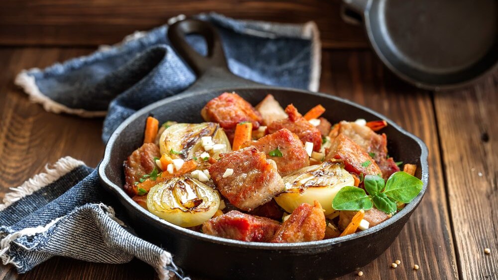 Antiaderenti, ghisa o acciaio inossidabile: come scegliere pentole e padelle