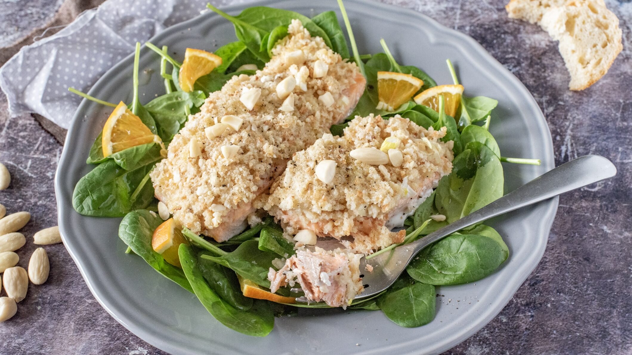 Filetto di salmone gratinato con le mandorle