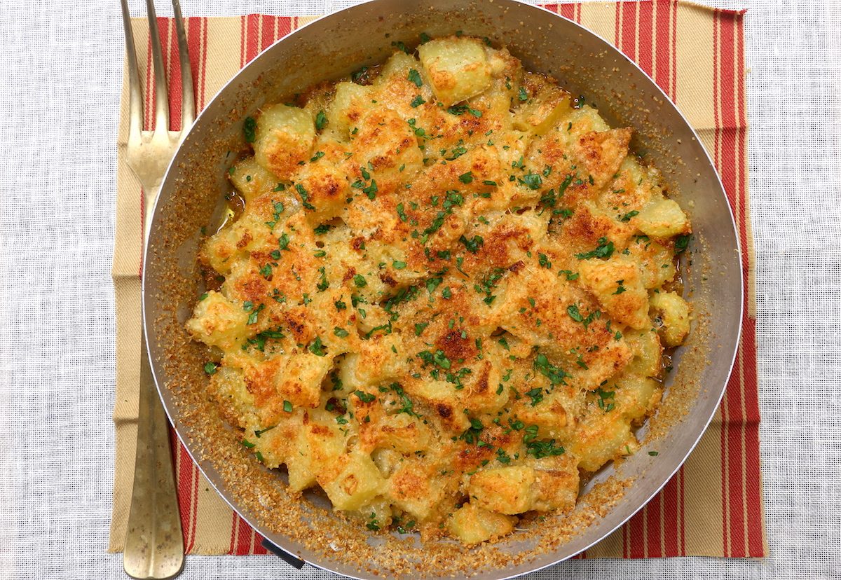 7_patate servite 2_patate Parmigiano e prezzemol©Gooduira lab