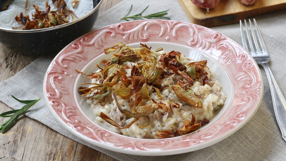 Risotto con salsiccia e carciofi
