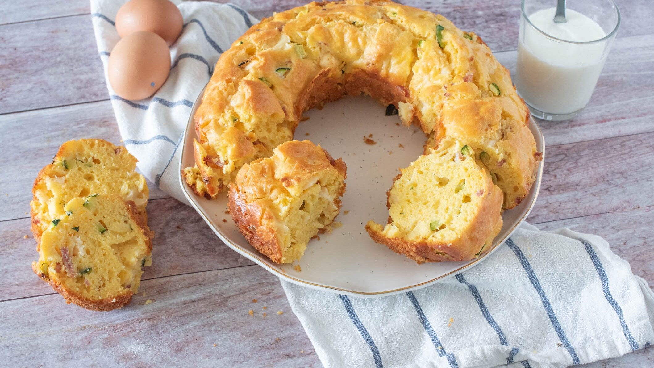 Ciambella salata allo yogurt speck e provola