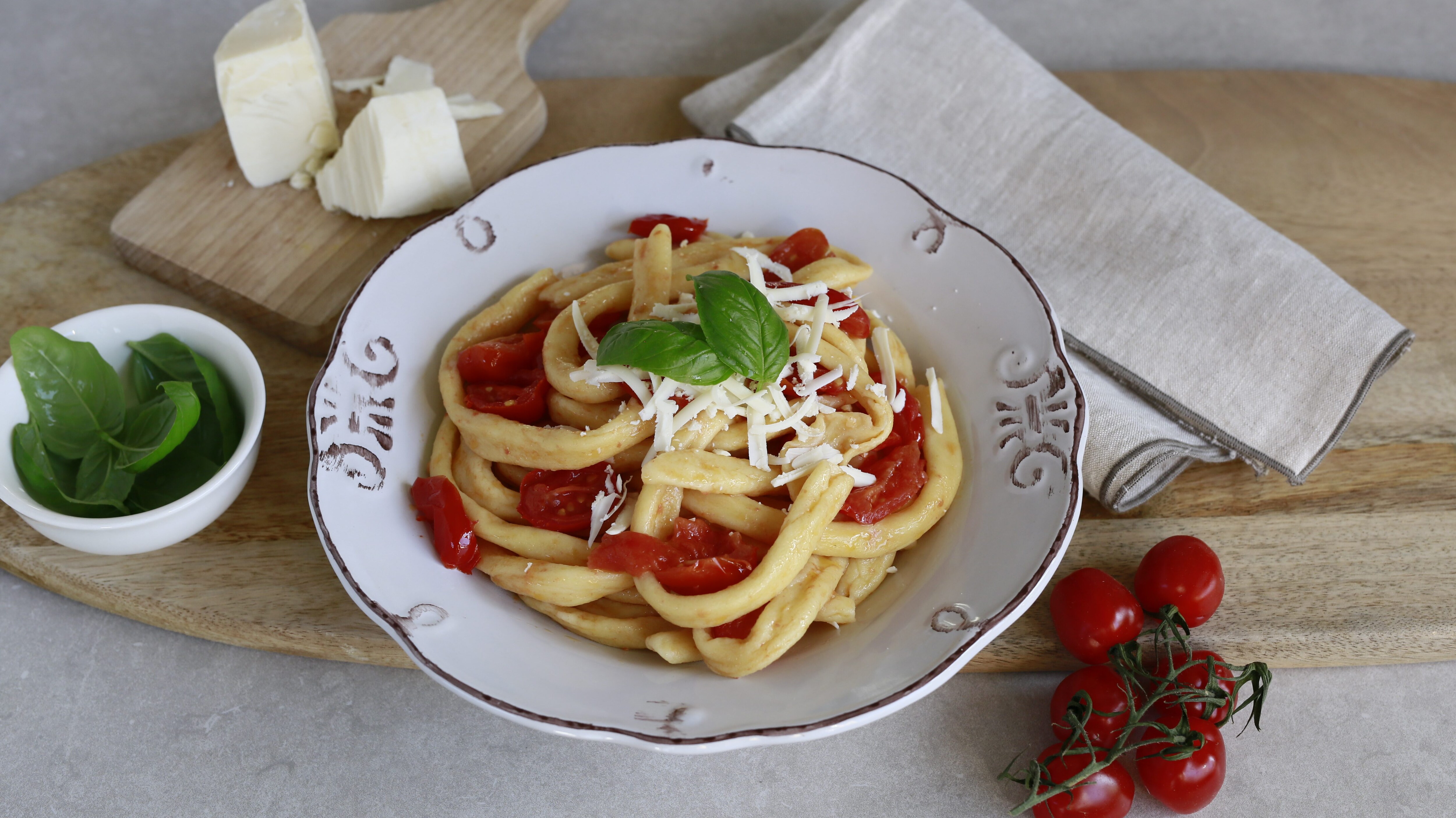 Fusilli cilentani con pomodorini e cacioricotta