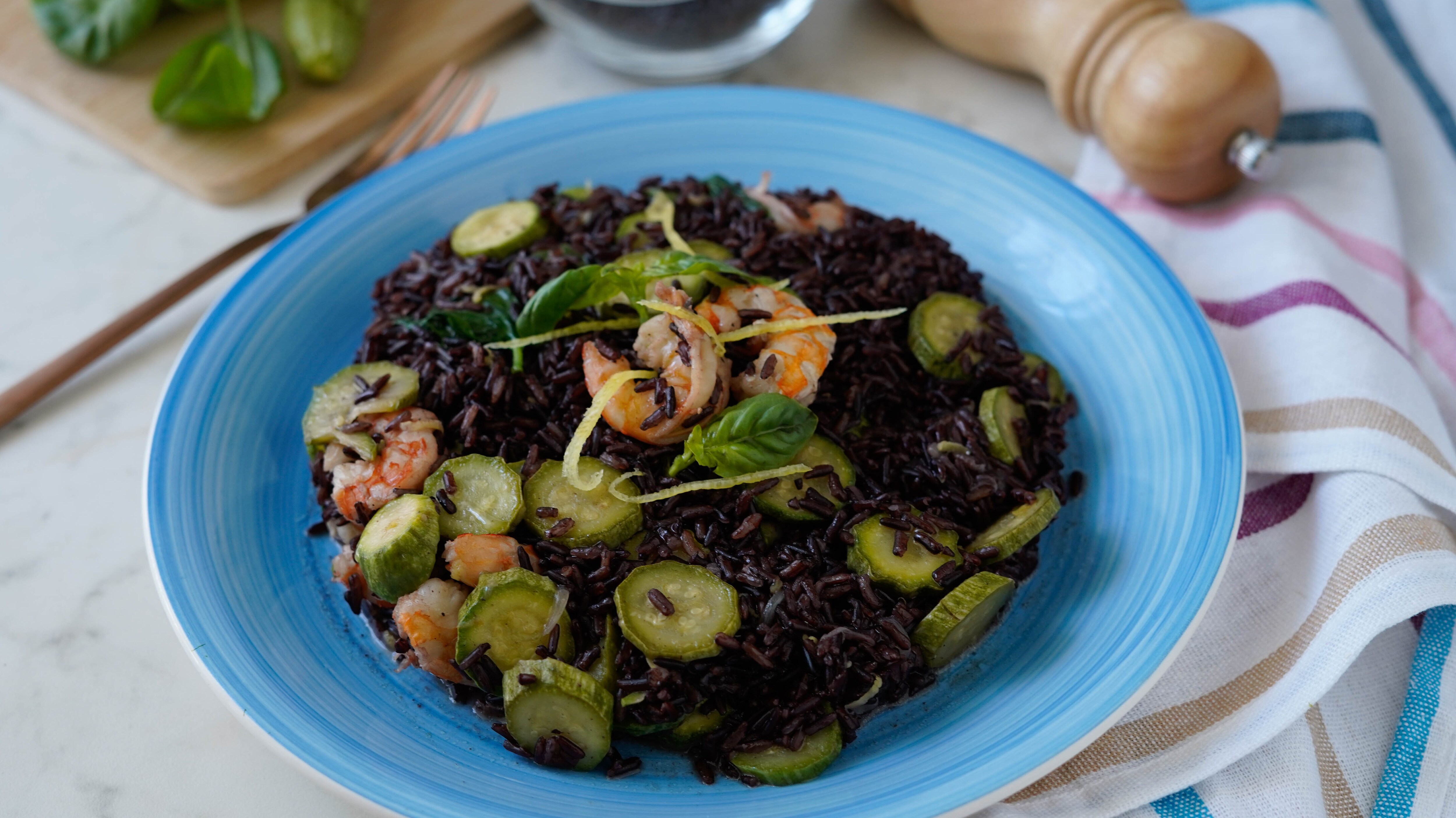 riso venere zucchine e gamberetti