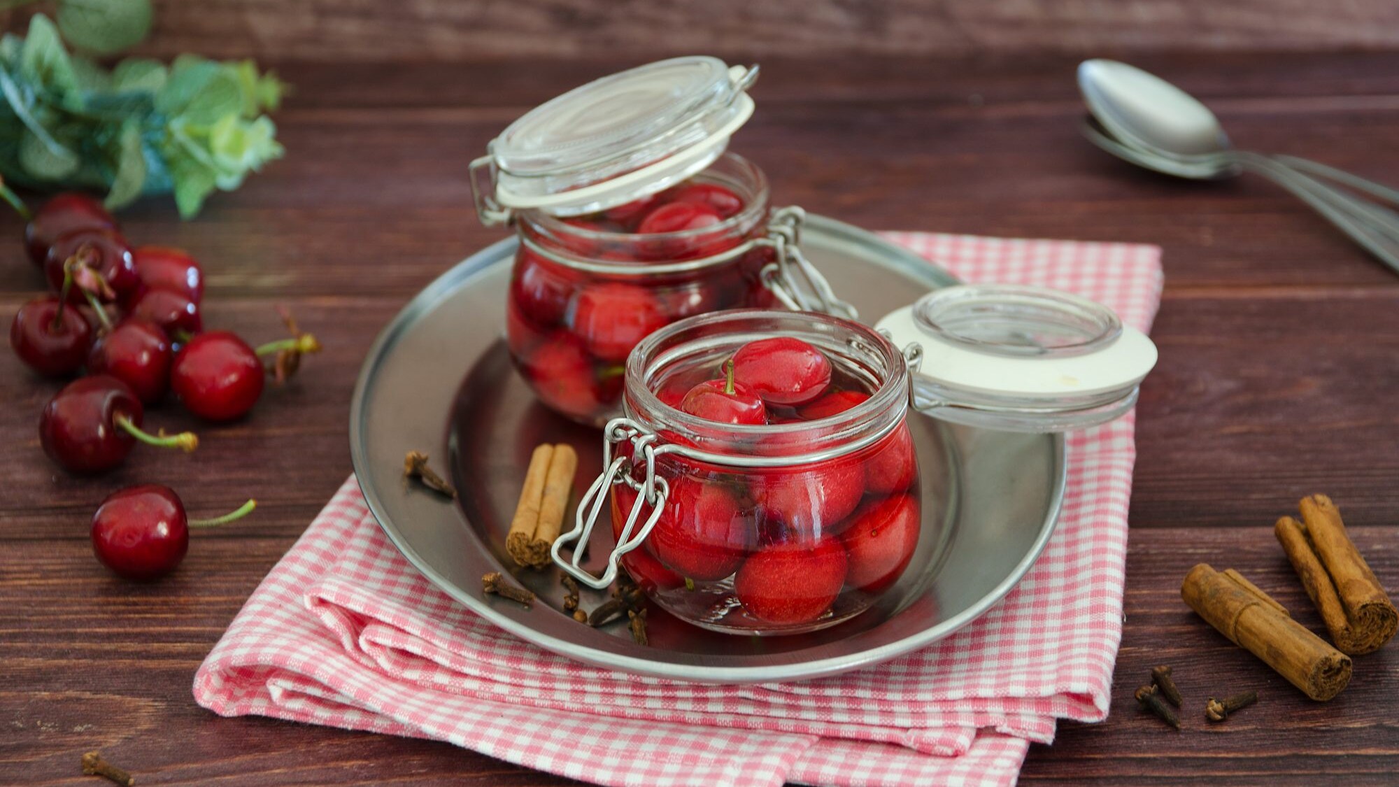 Ciliegie sotto spirito