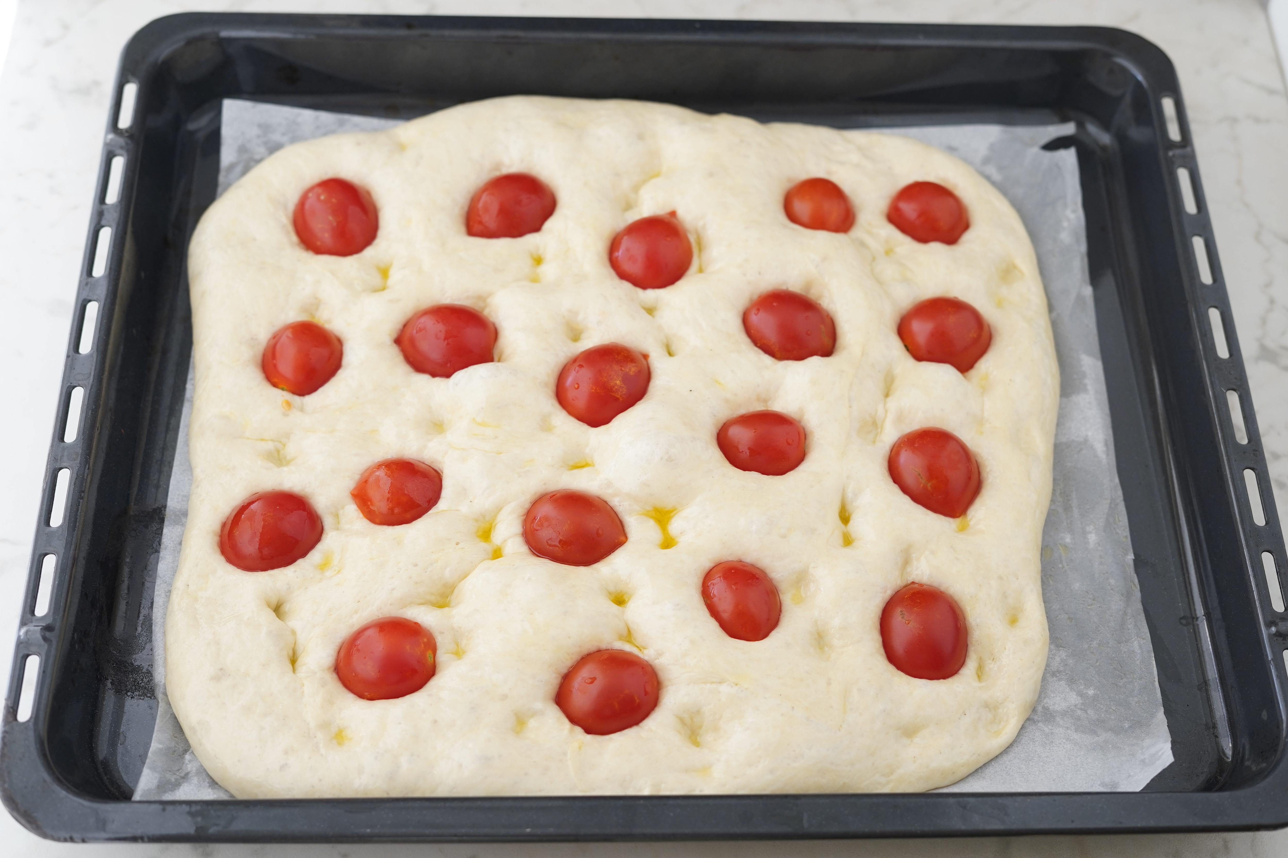 Focaccia pesto e pomodorini la ricetta del rustico soffice e gustoso