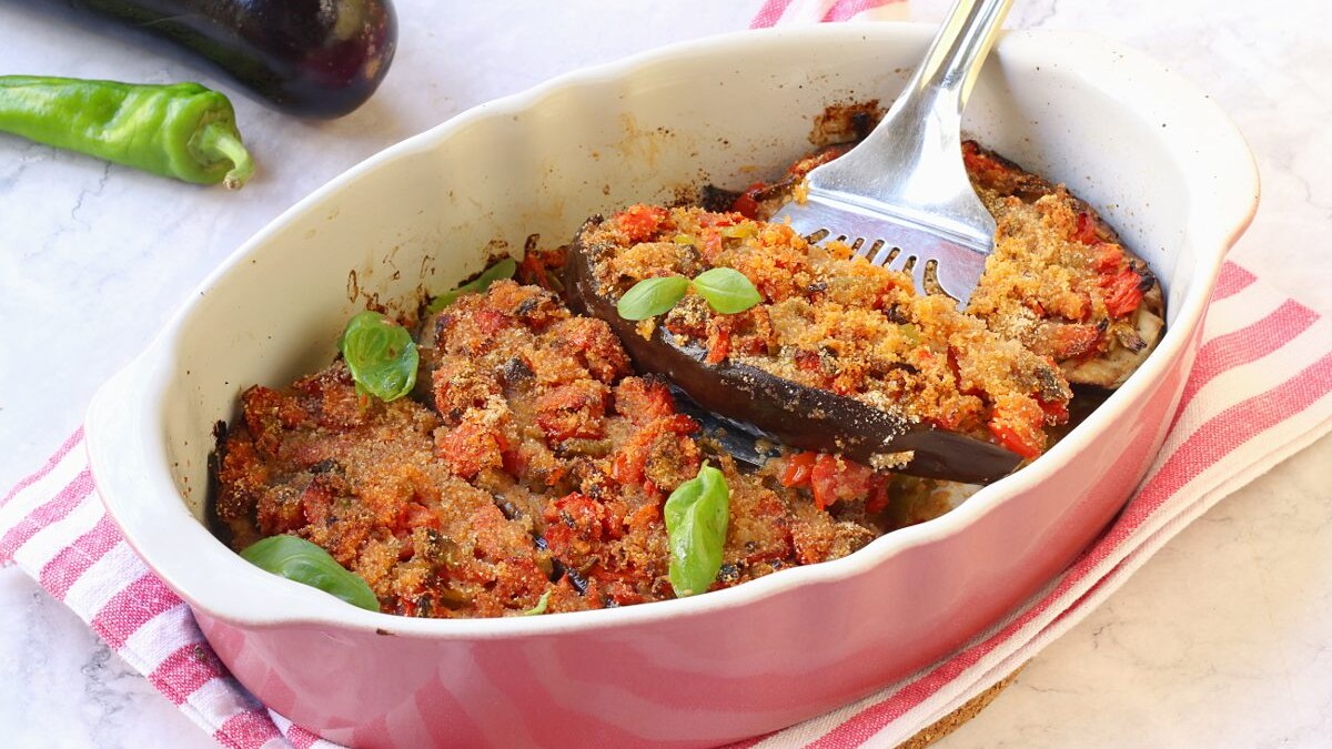 Melanzane spaccate vegetariane