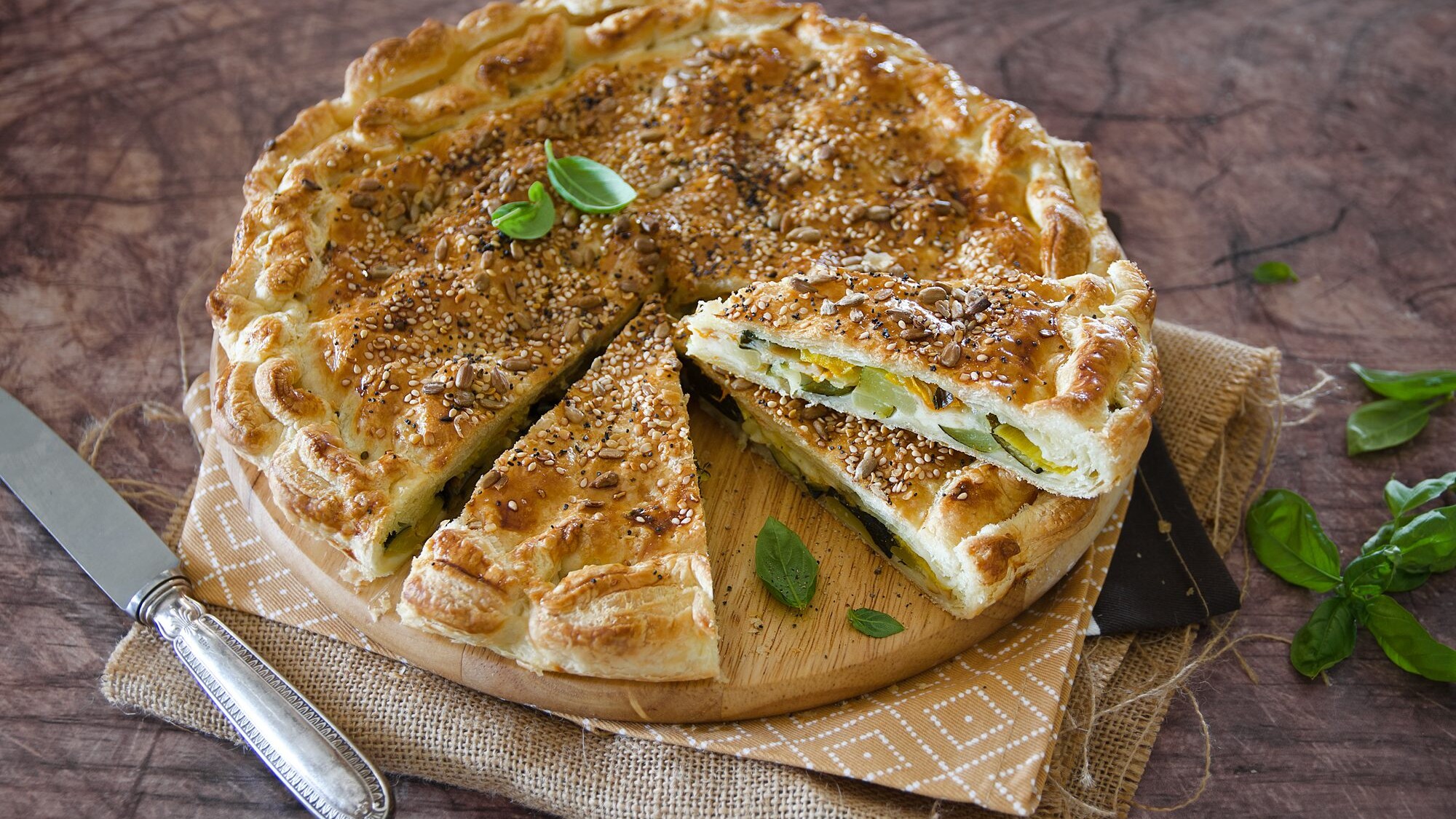 Torta salata zucchine e scamorza