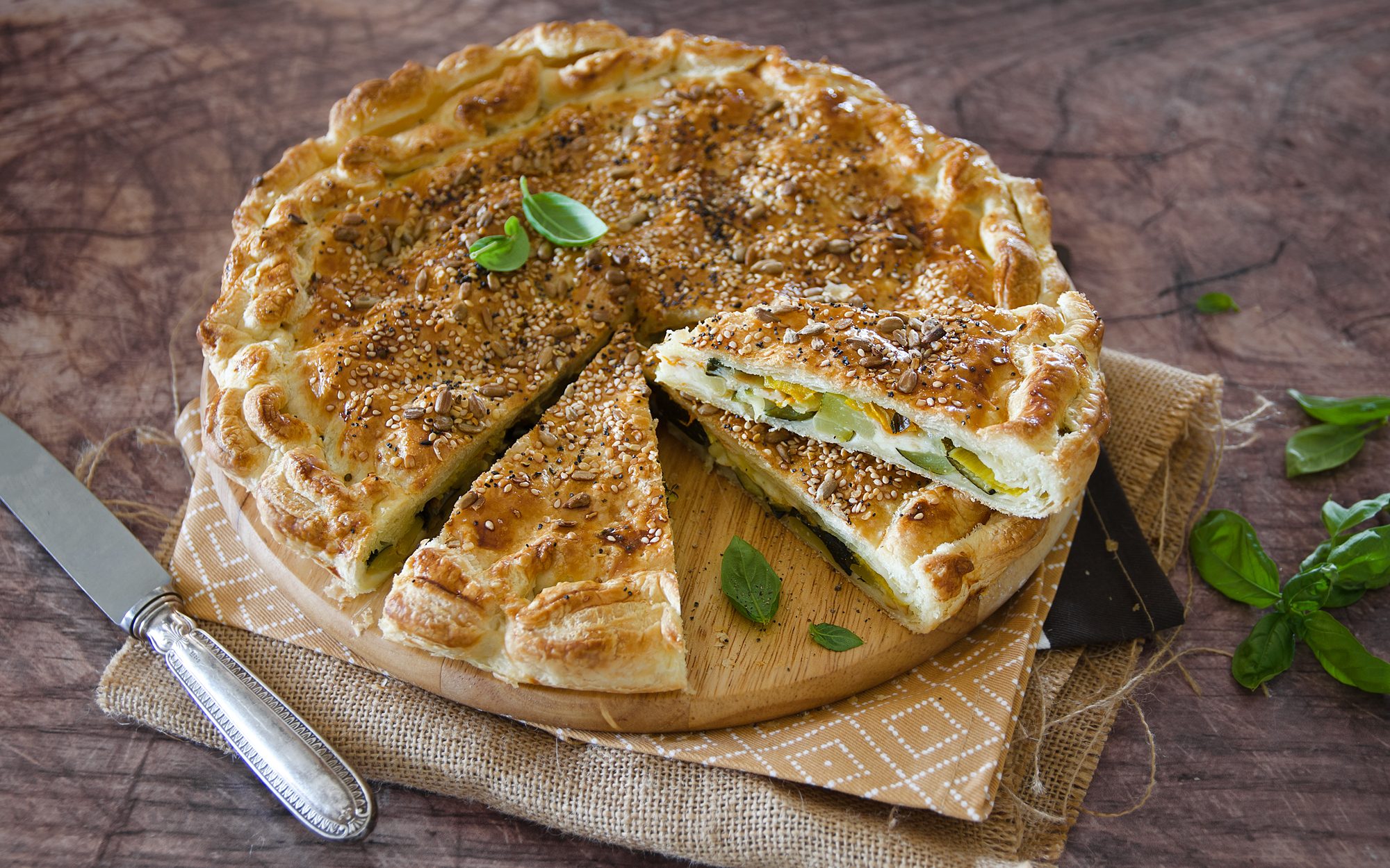 Torta salata zucchine e scamorza