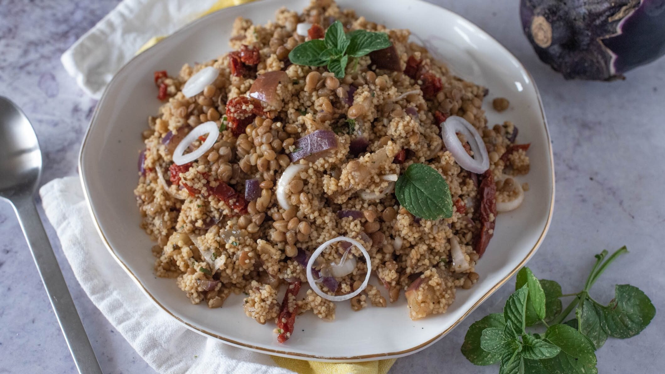 cous cous con lenticchie melanzane e cipolle