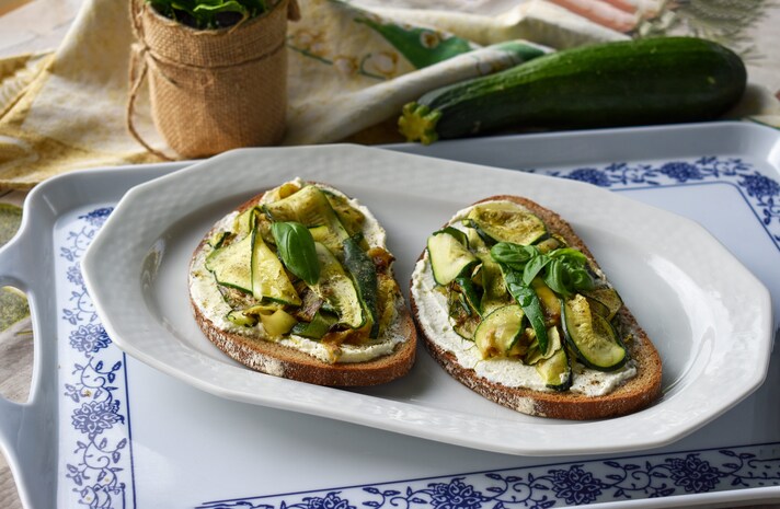 Crostoni_con_robiola_e_zucchine_8