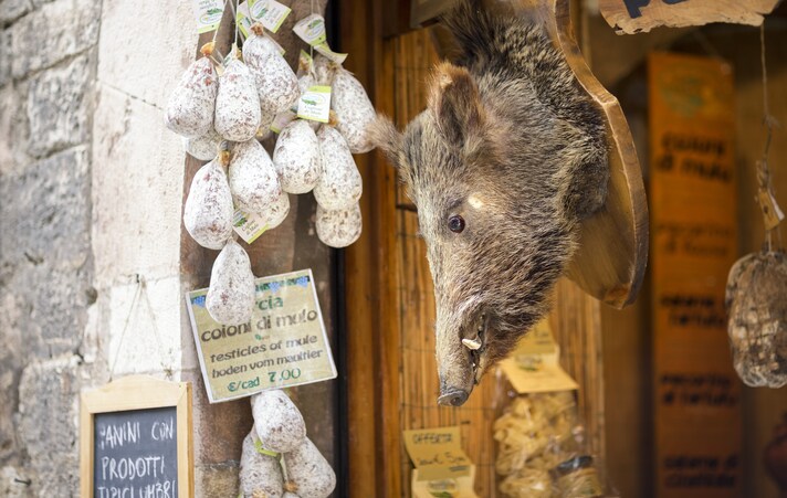 coglioni di mulo Norcia norcineria bottega vendita