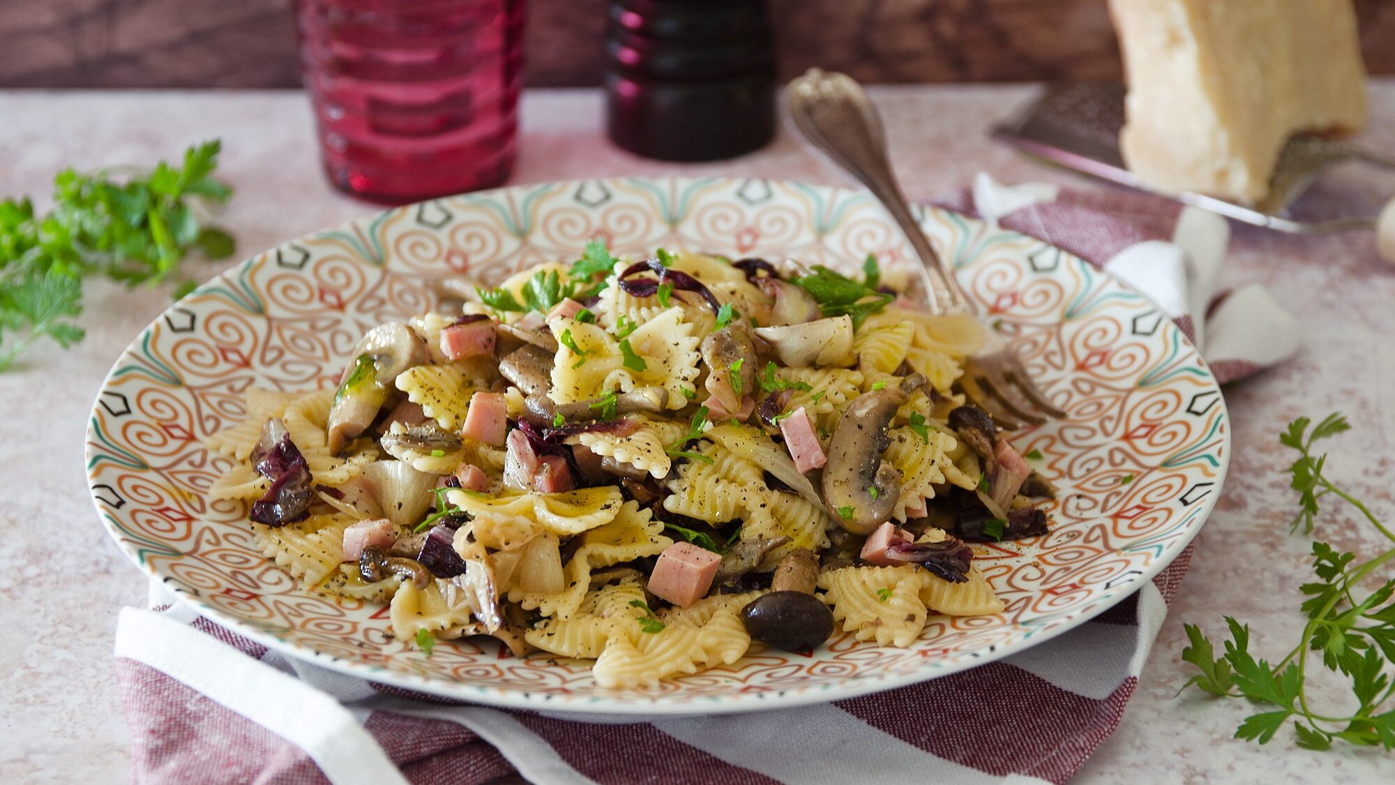 Pasta funghi e radicchio
