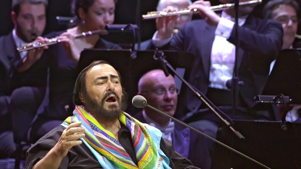 Luciano pavarotti canta