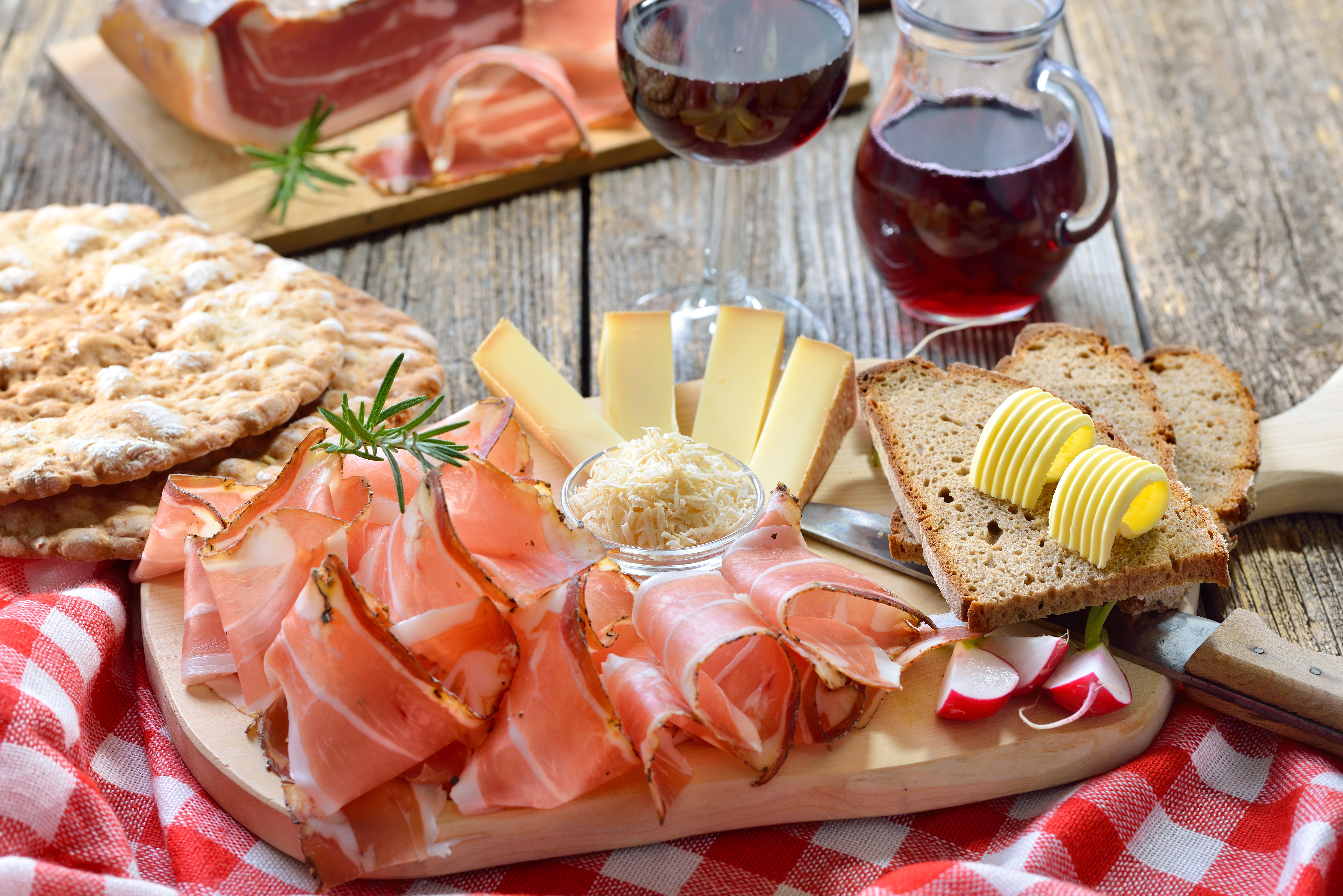 prosciutto formaggio vino torggelen