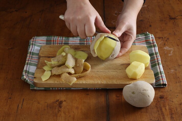 Sbucciare le patate