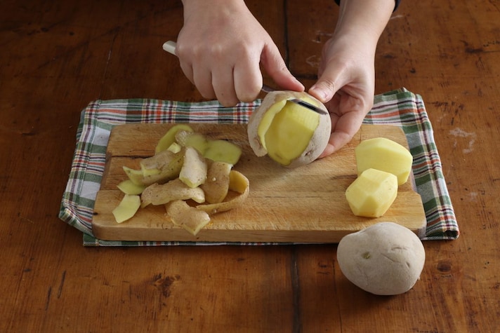Sbucciare le patate