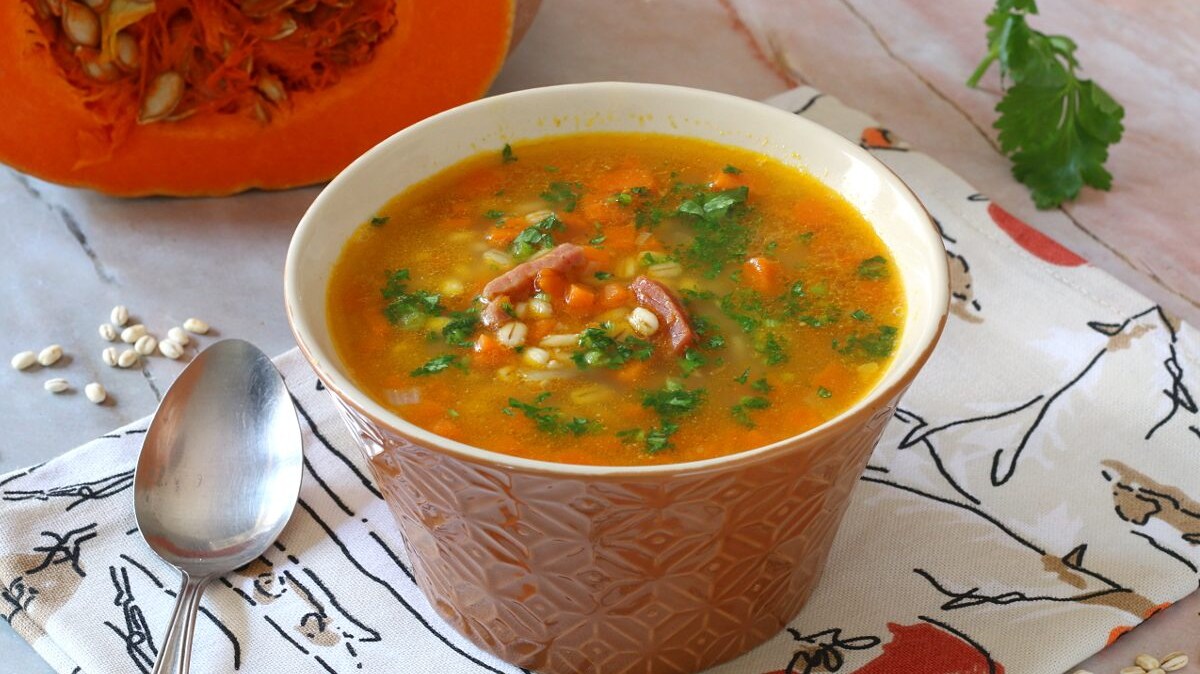 Minestra di orzi, zucca e speck