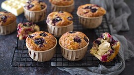 Muffin cioccolato bianco e frutti di bosco