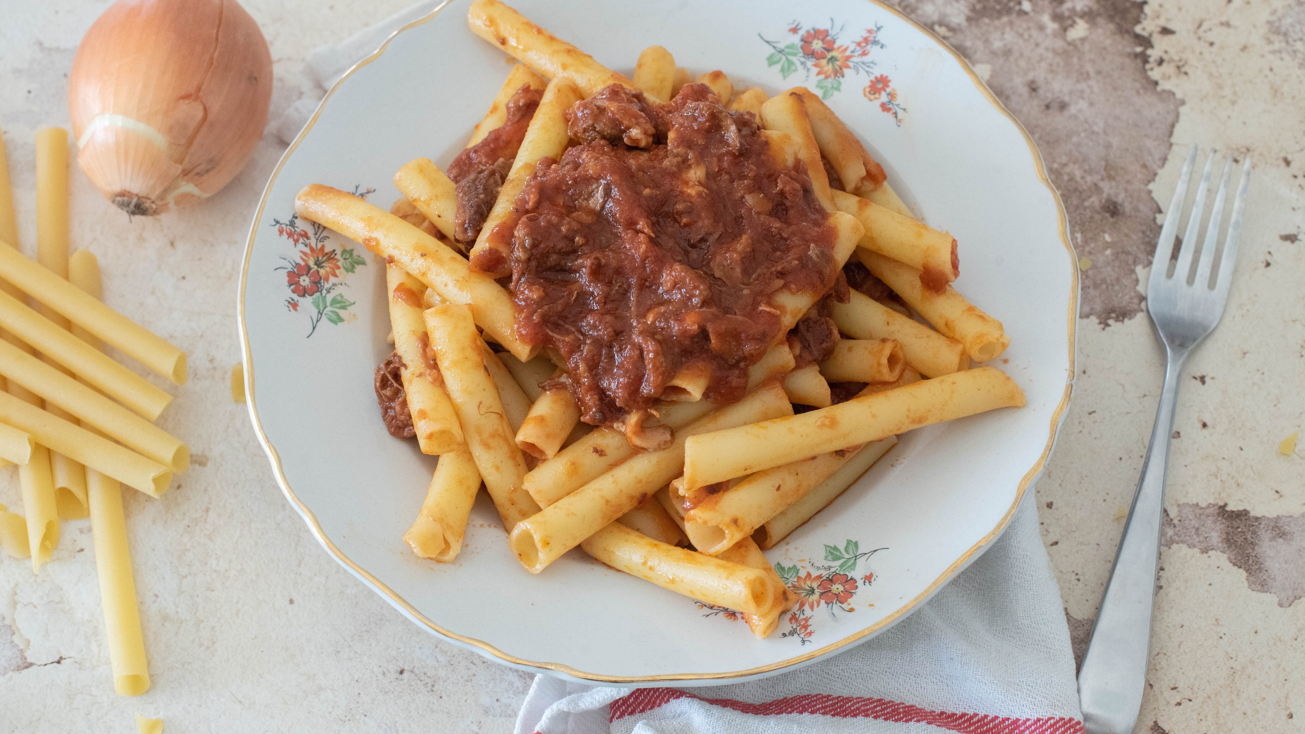 ziti al ragù napoletano