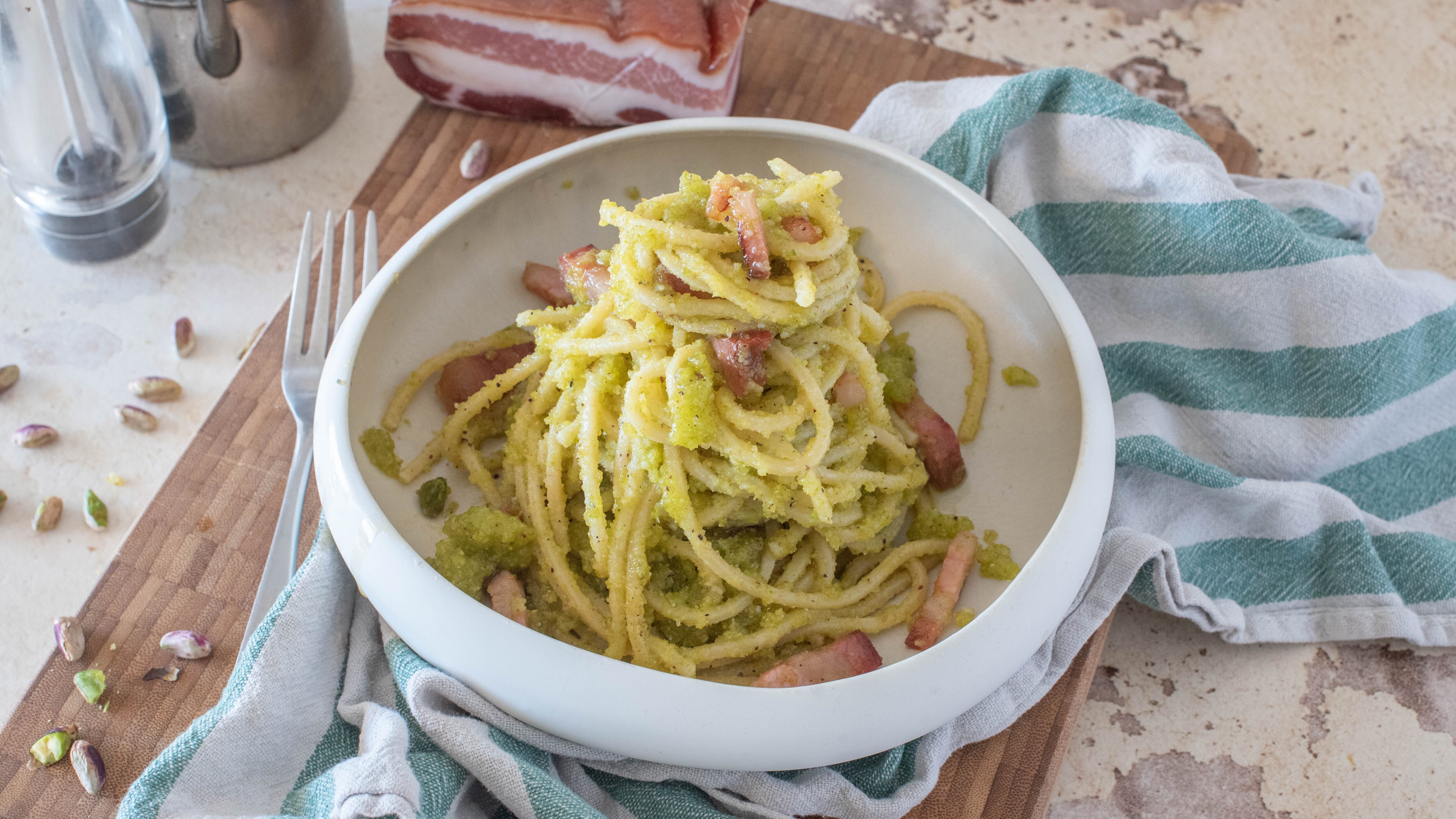 pasta pesto di pistacchi e pancetta