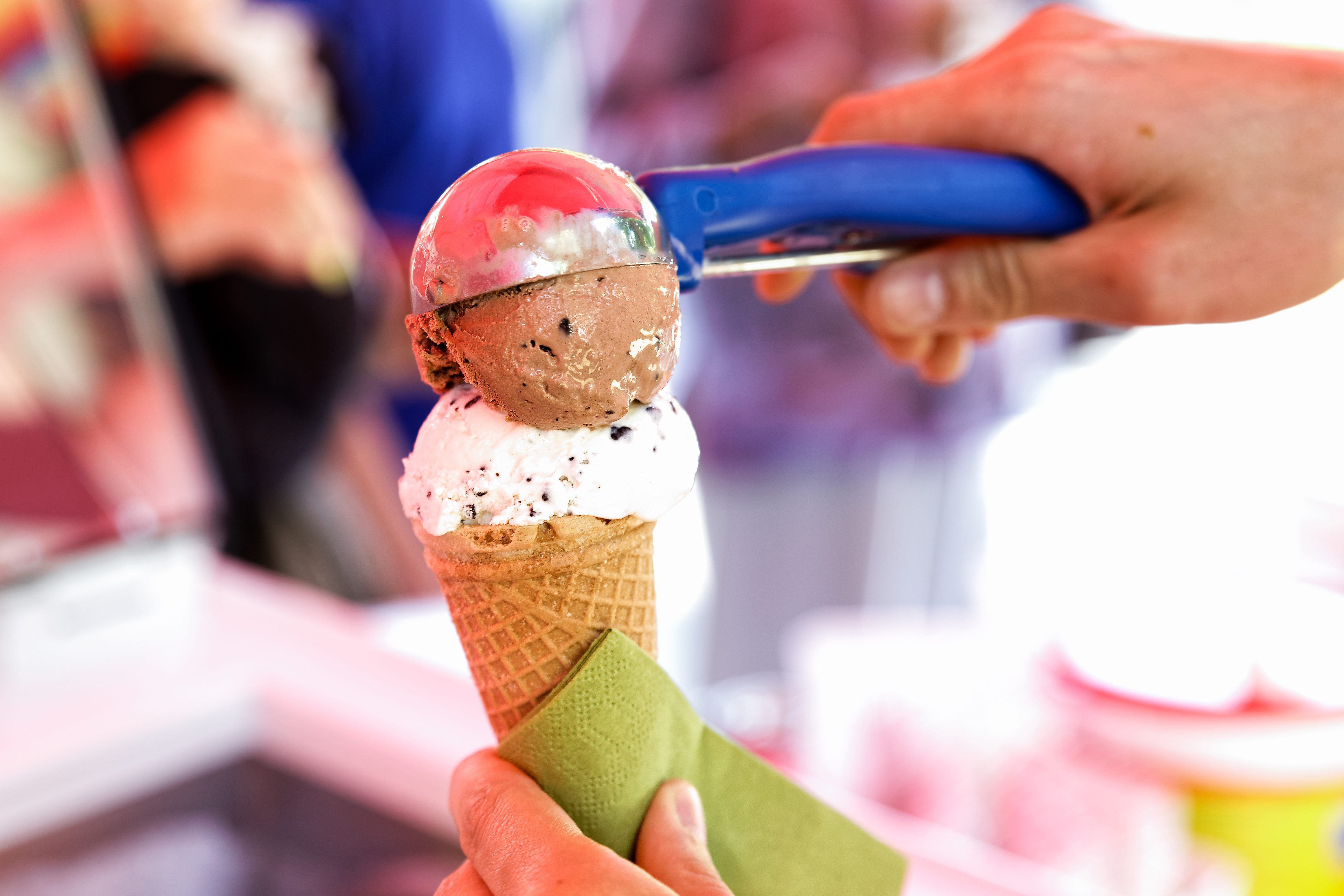 Gli abbinamenti migliori per il gelato: quali gusti stanno meglio insieme?