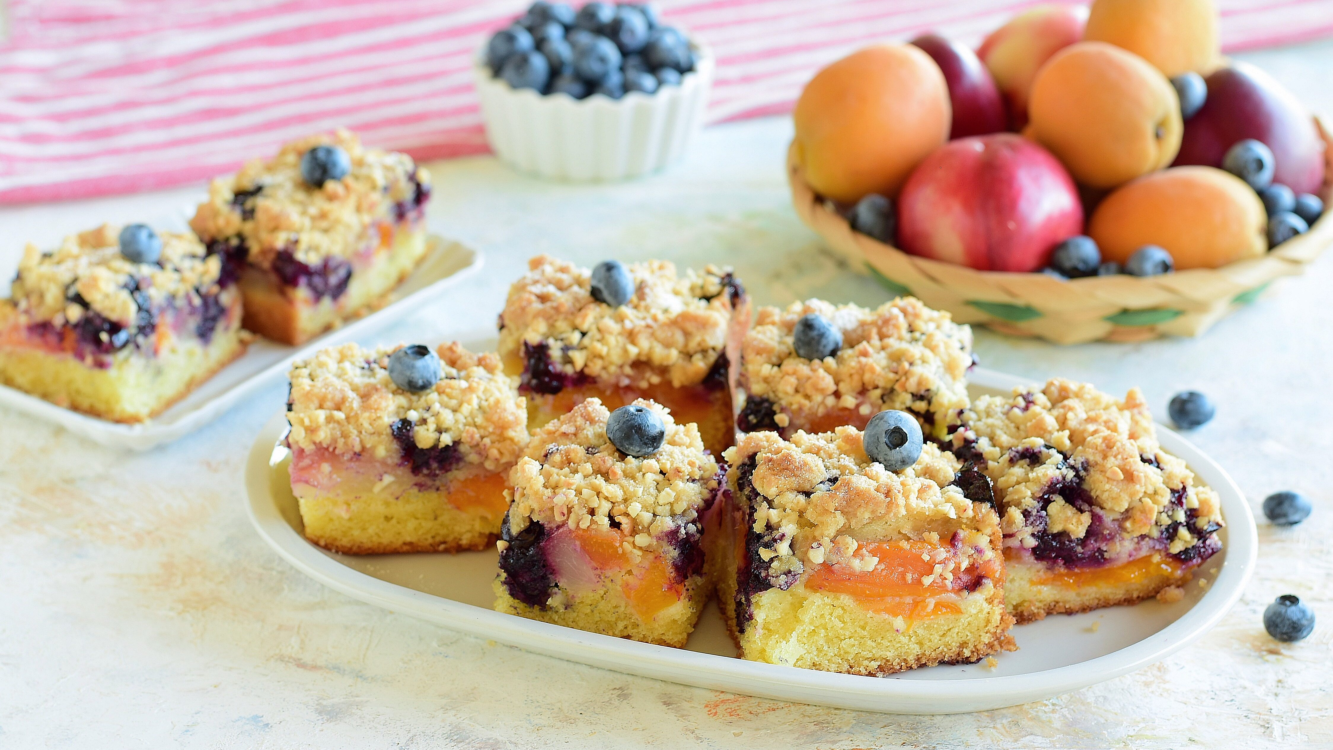 Crumb cake alla frutta: la ricetta in versione estiva del dolce americano