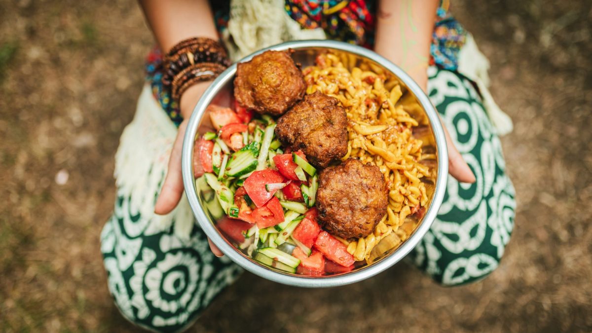 india-si-mangia-con-la-destra