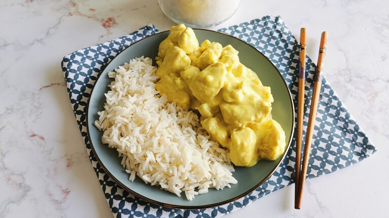 Pollo al latte di cocco e curry