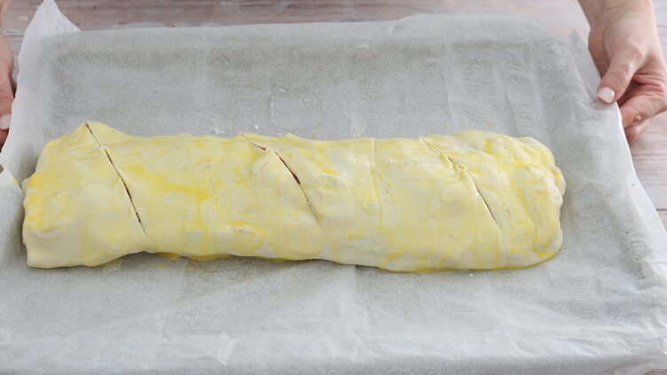 Strudel di mele con pasta sfoglia: la ricetta facile e veloce del dolce ...