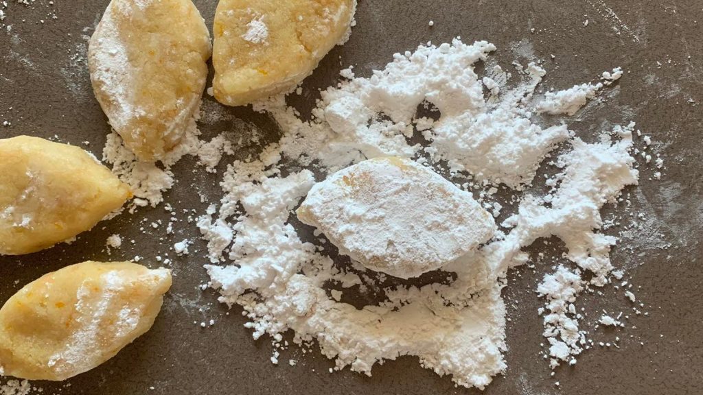 Ricciarelli di Siena das klassische Rezept, um sie weich und duftend