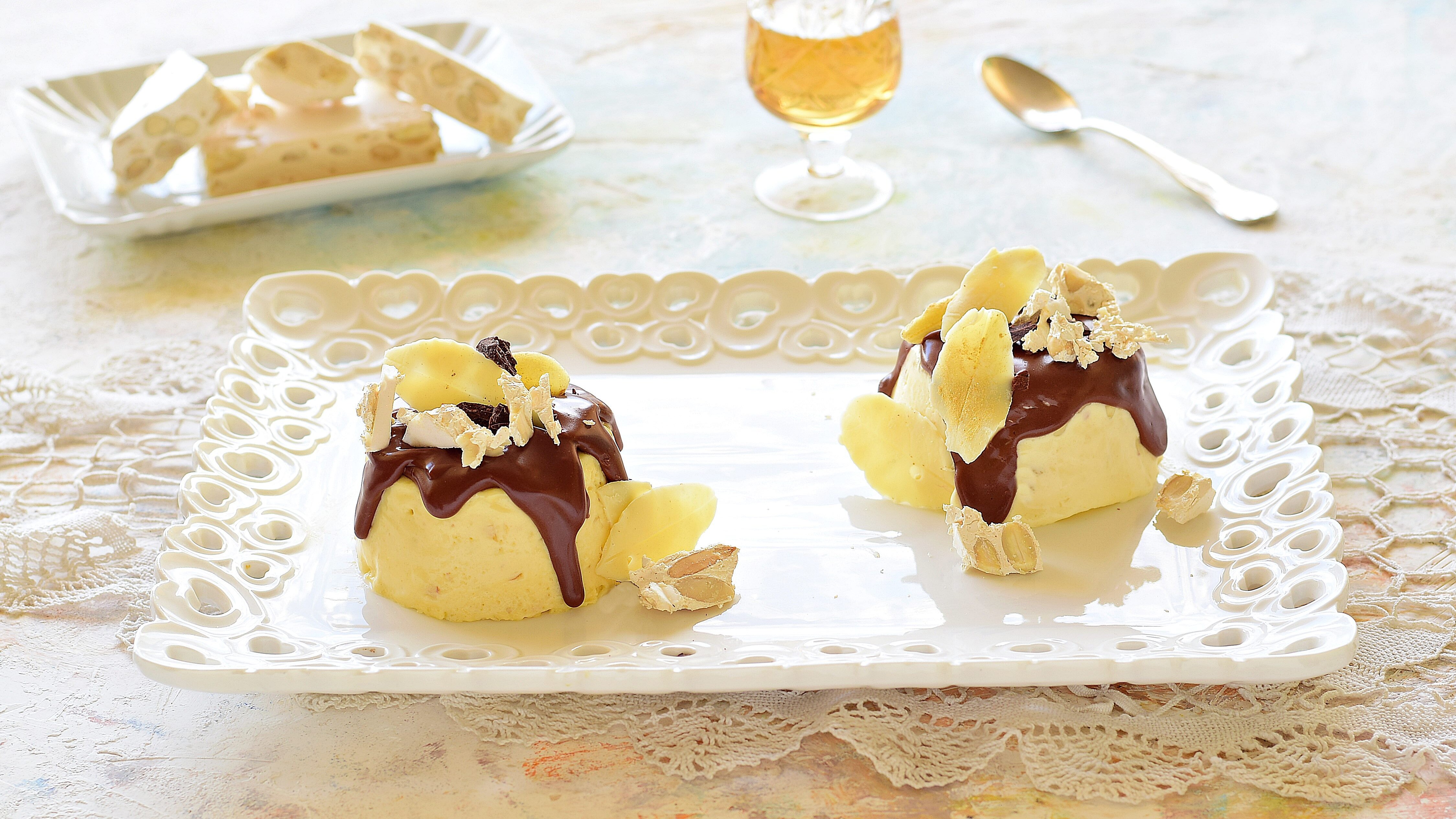 Semifreddo al torrone: la ricetta del dessert fresco e raffinato