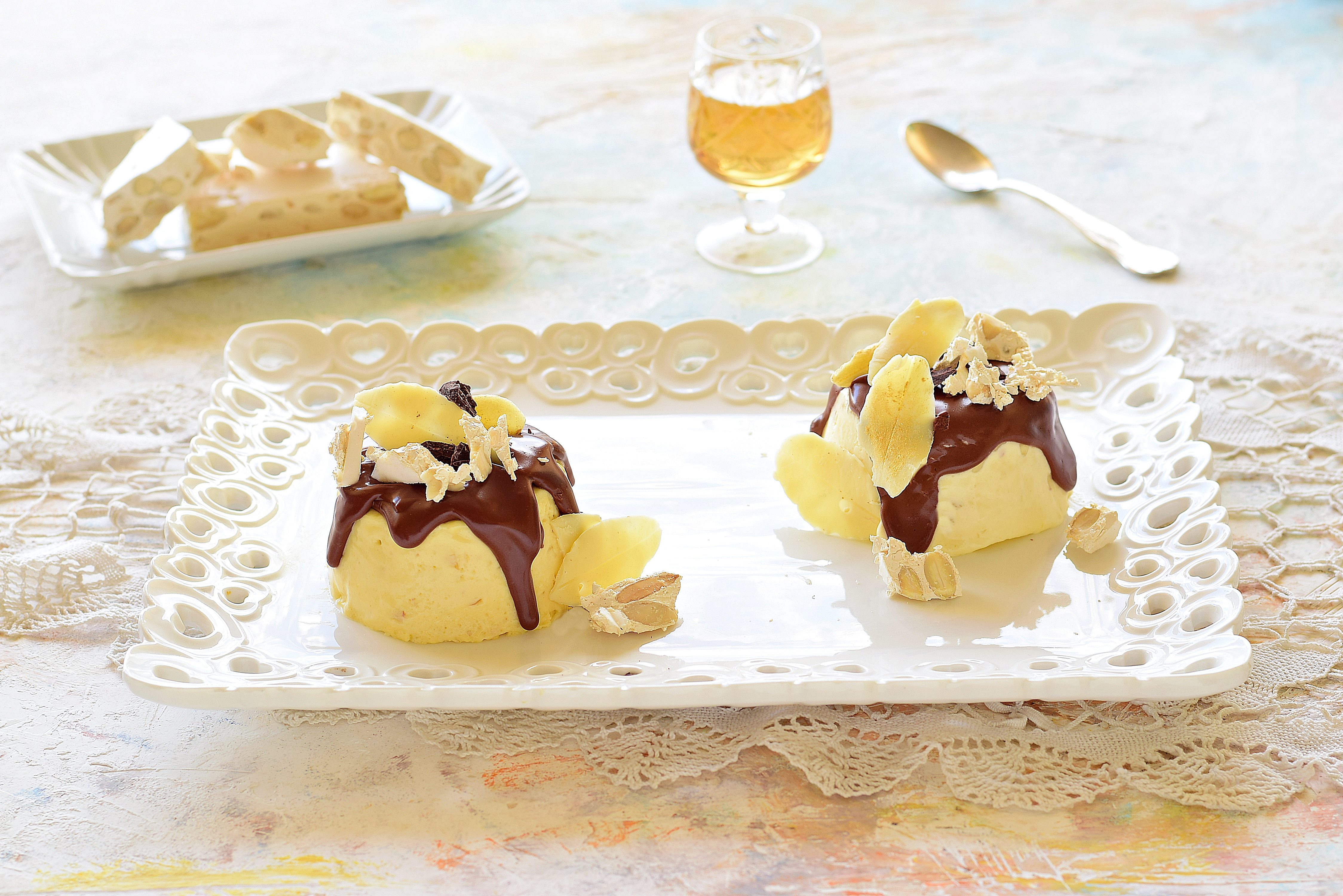 Semifreddo al torrone: la ricetta del dessert fresco e raffinato