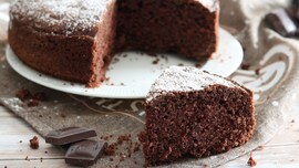 accompagnata con del caffé nero o una tisana aromatizzata alla vaniglia o alla cannella