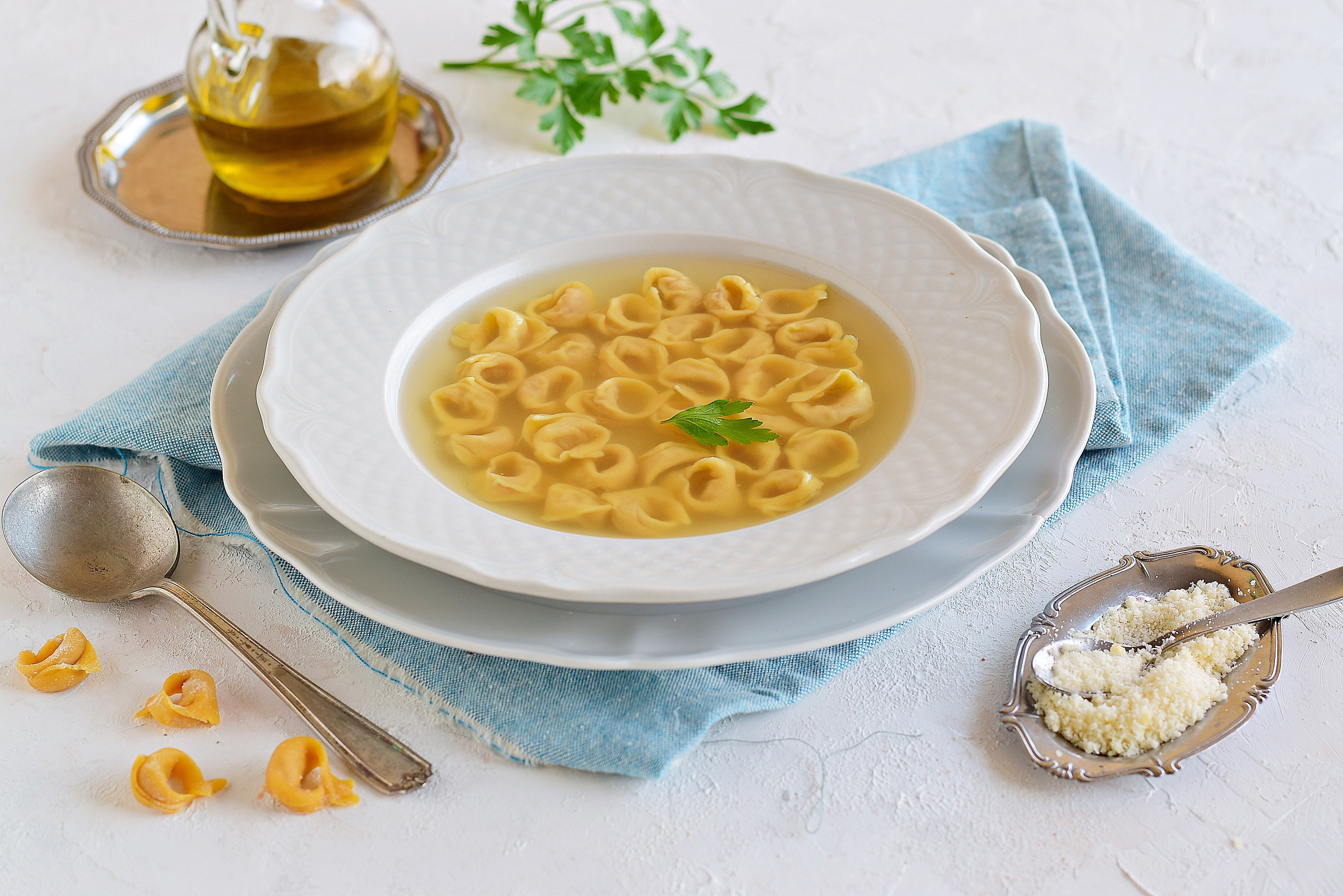 Tortellini in brodo: la ricetta per le occasioni speciali