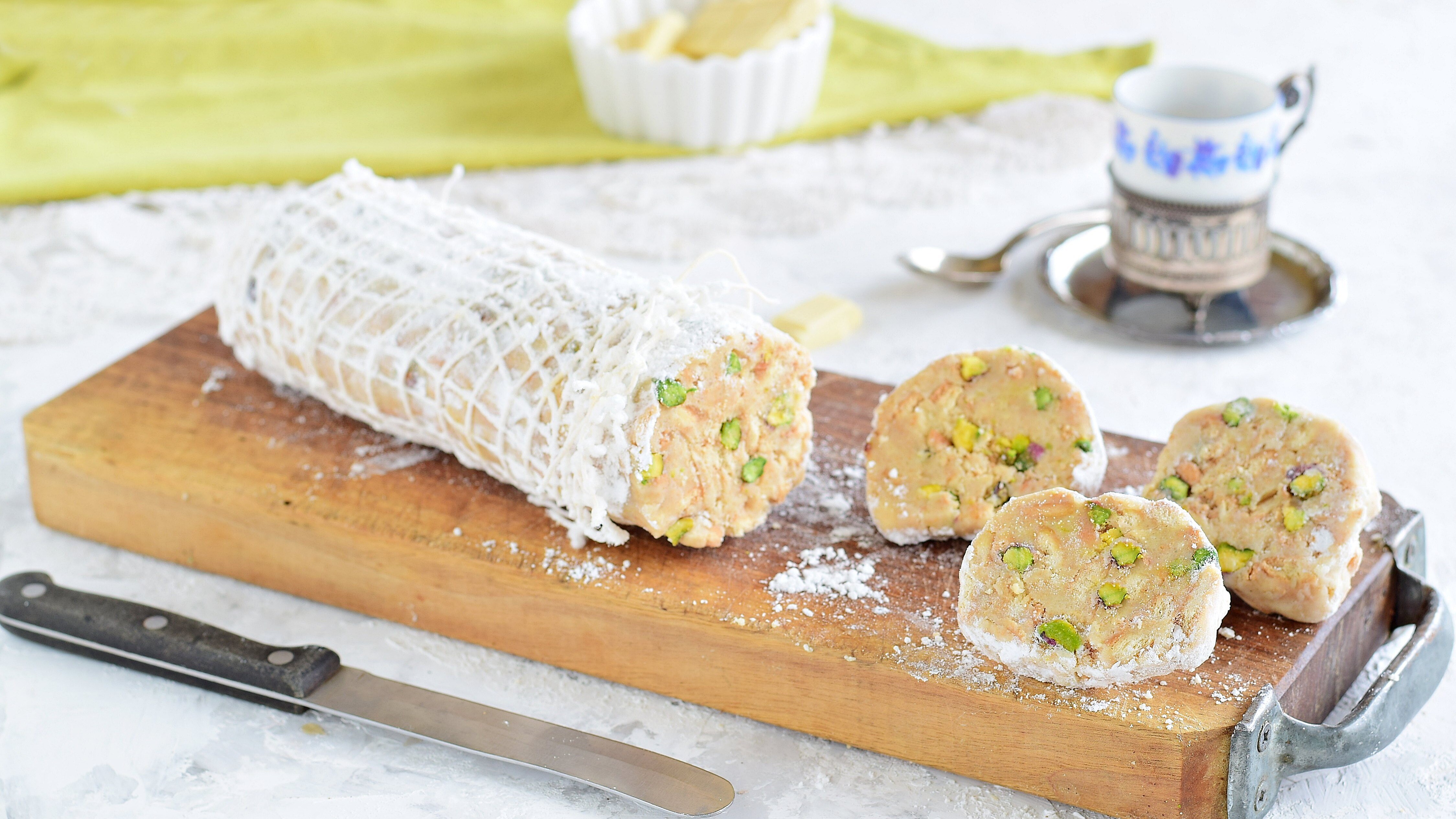 Salame di cioccolato bianco: la ricetta golosa facile e senza uova