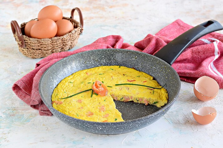Frittata al salmone: la ricetta del secondo piatto semplice e originale