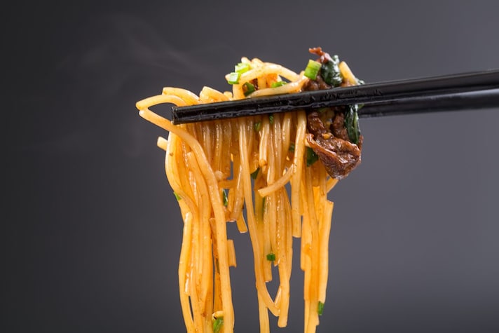 perchè-i-cinesi-mangiano-con-le-bacchette-storia