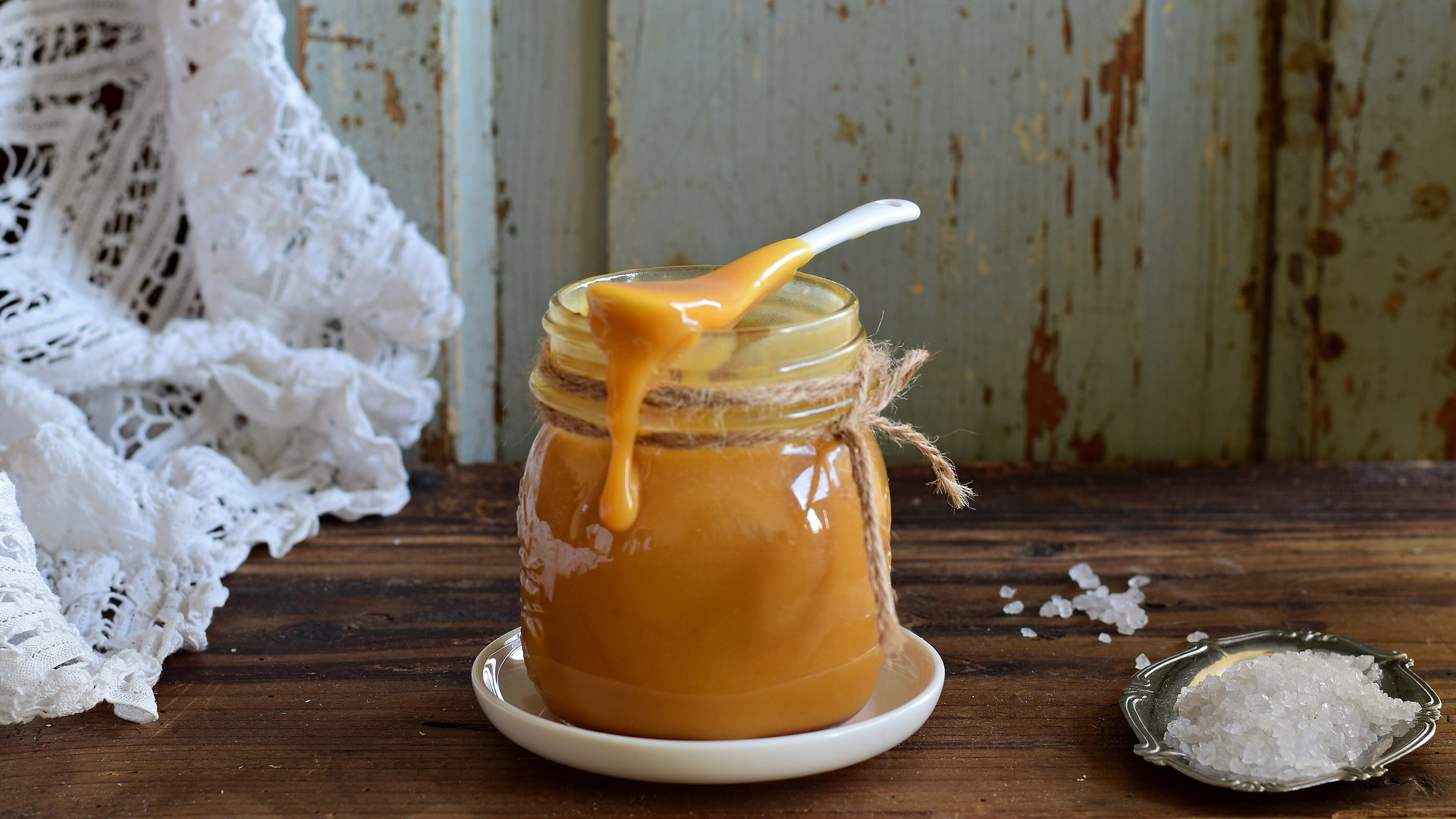 Caramello salato: la ricetta della salsa deliziosa per arricchire dolci e pasticcini