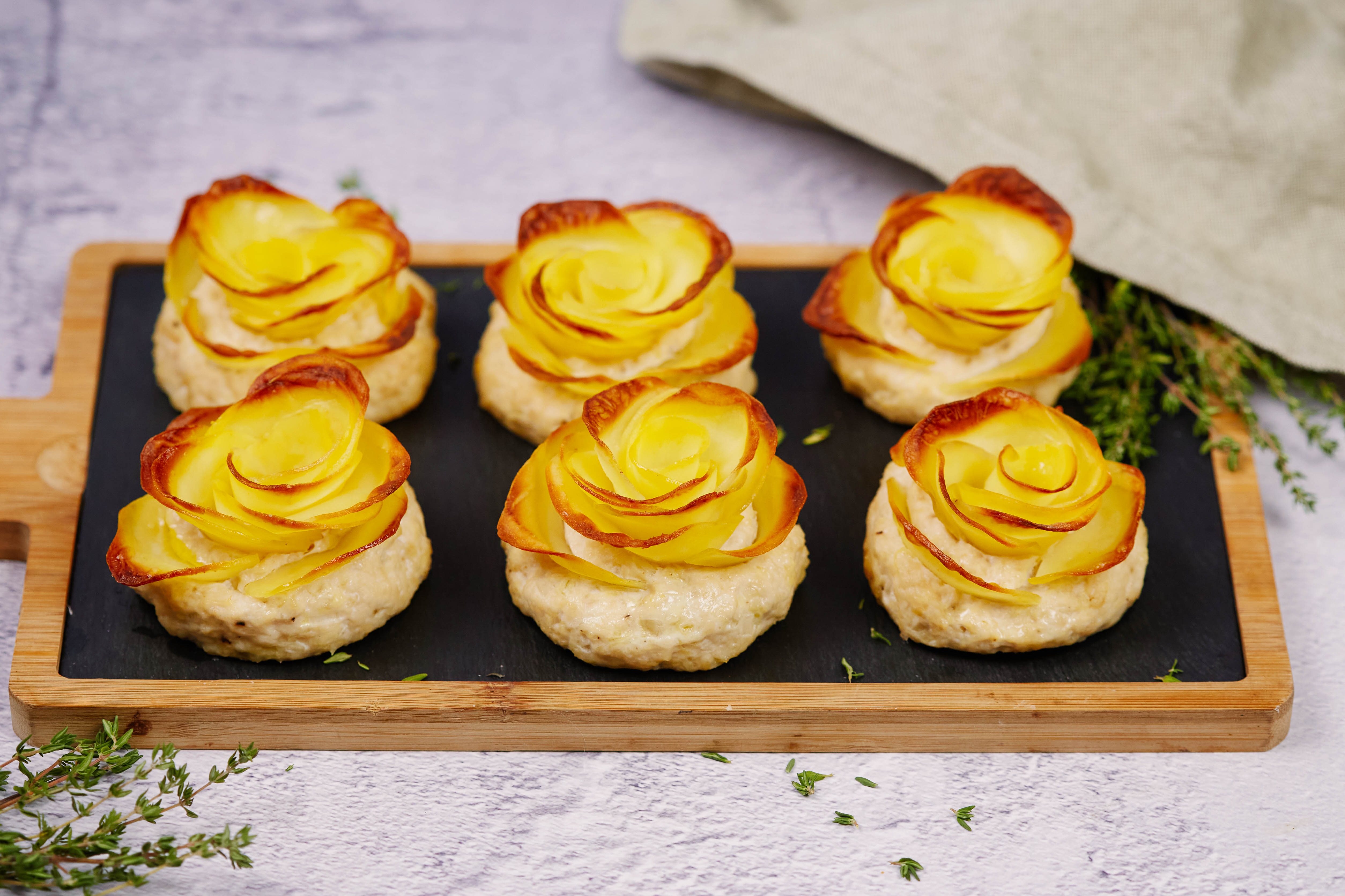 Polpette di pollo con rose di patate: la ricetta del secondo piatto sfizioso