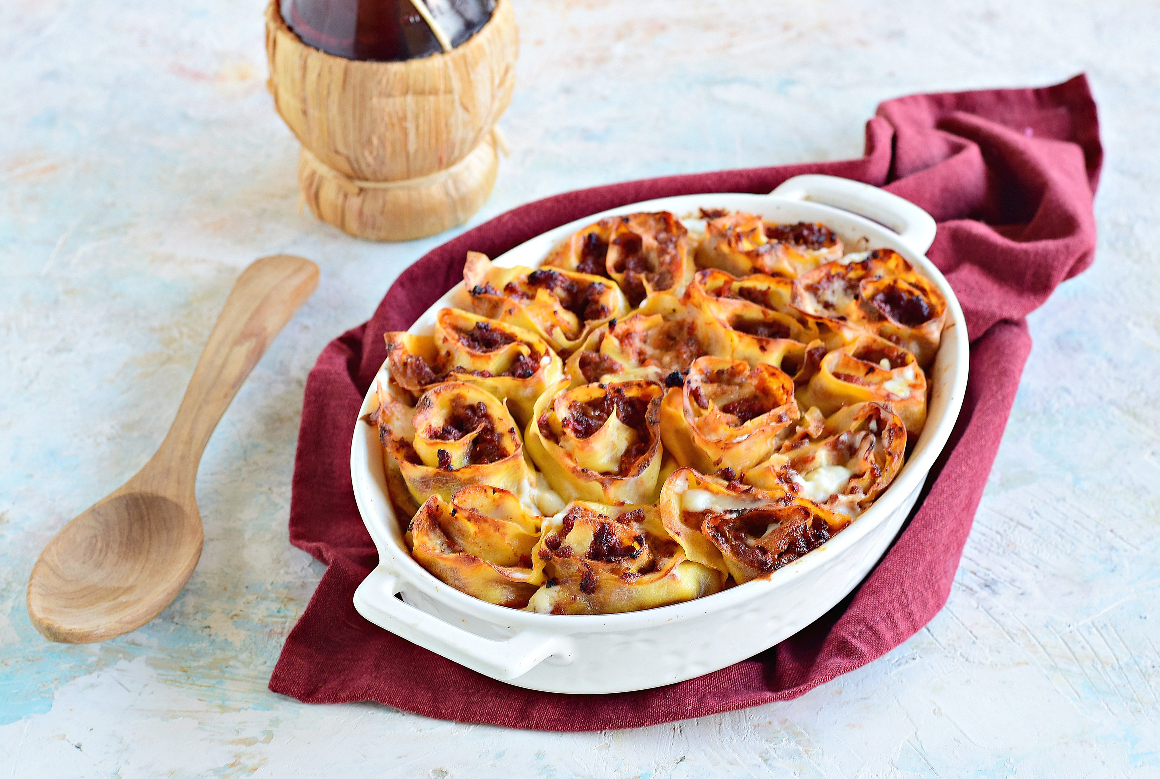 Roselline di lasagne: la ricetta del primo piatto ricco e saporito