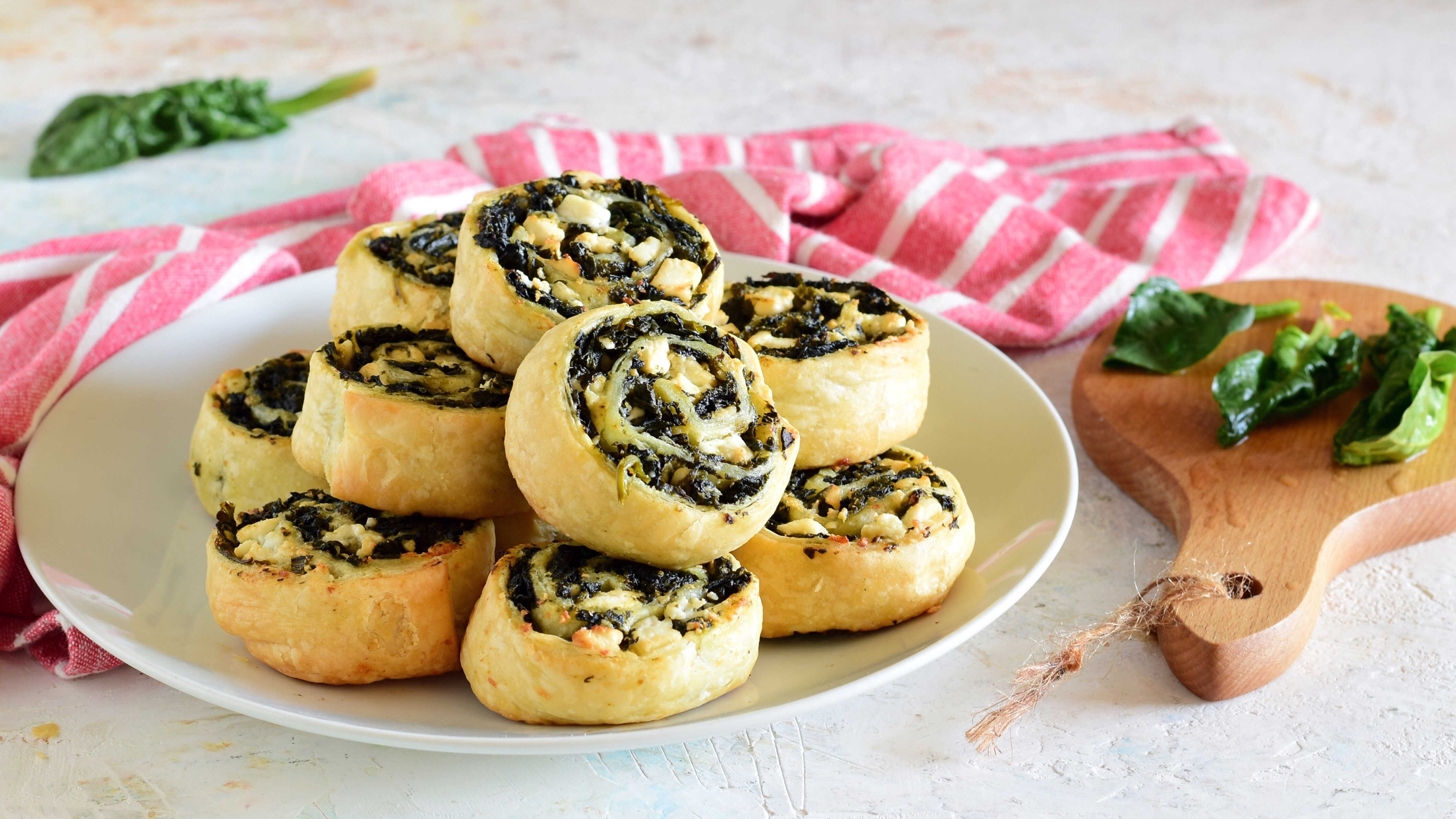 Spinaci rolls: la ricetta dell’antipasto facile e gustoso con la feta greca